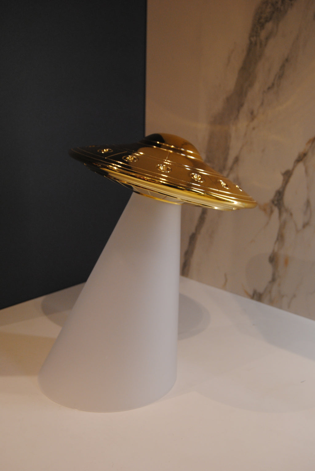Roswell Lamp